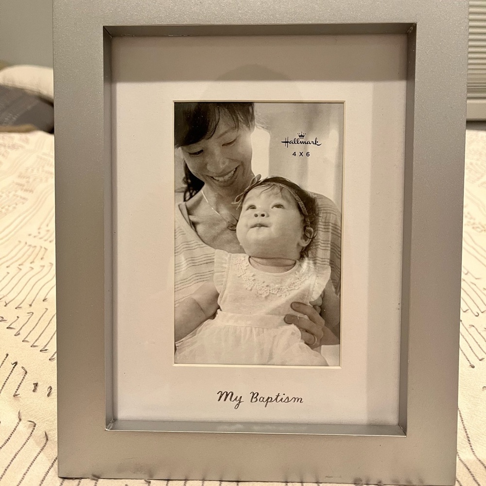 Set of frames and wall decor